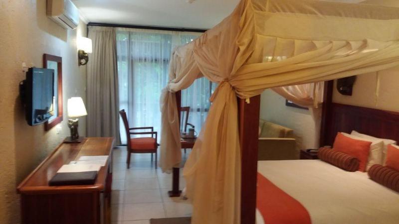 Cresta Mowana Safari Lodge Kasane Exterior photo